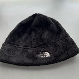 THE NORTH FACE Unisex fuzzy beanie in black, size L/XL.